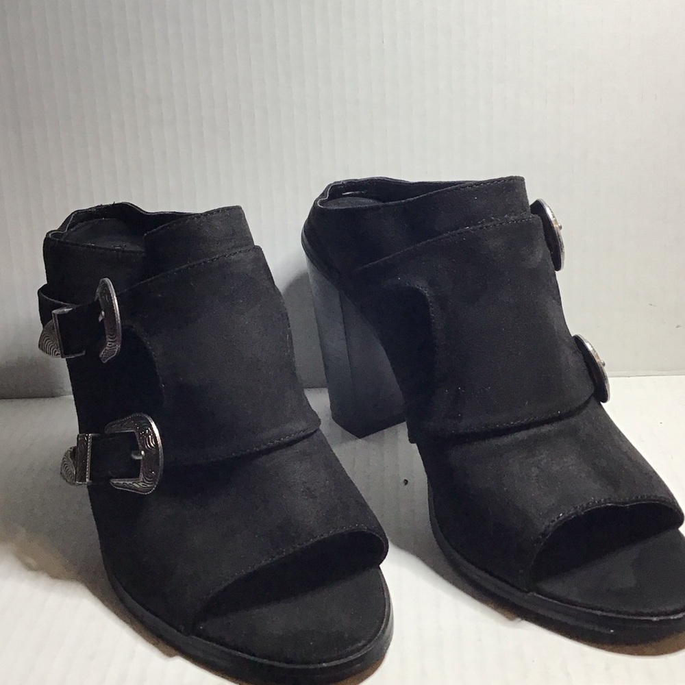 Forever 21. Nightwalker #00305376) size 8.5 Stylish Black Women's Heeled Sandals